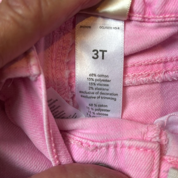 Oshkosh Toddler Pink Denim Shorts W/Raw Hem & Butterfly Size 3T - Picture 3 of 8